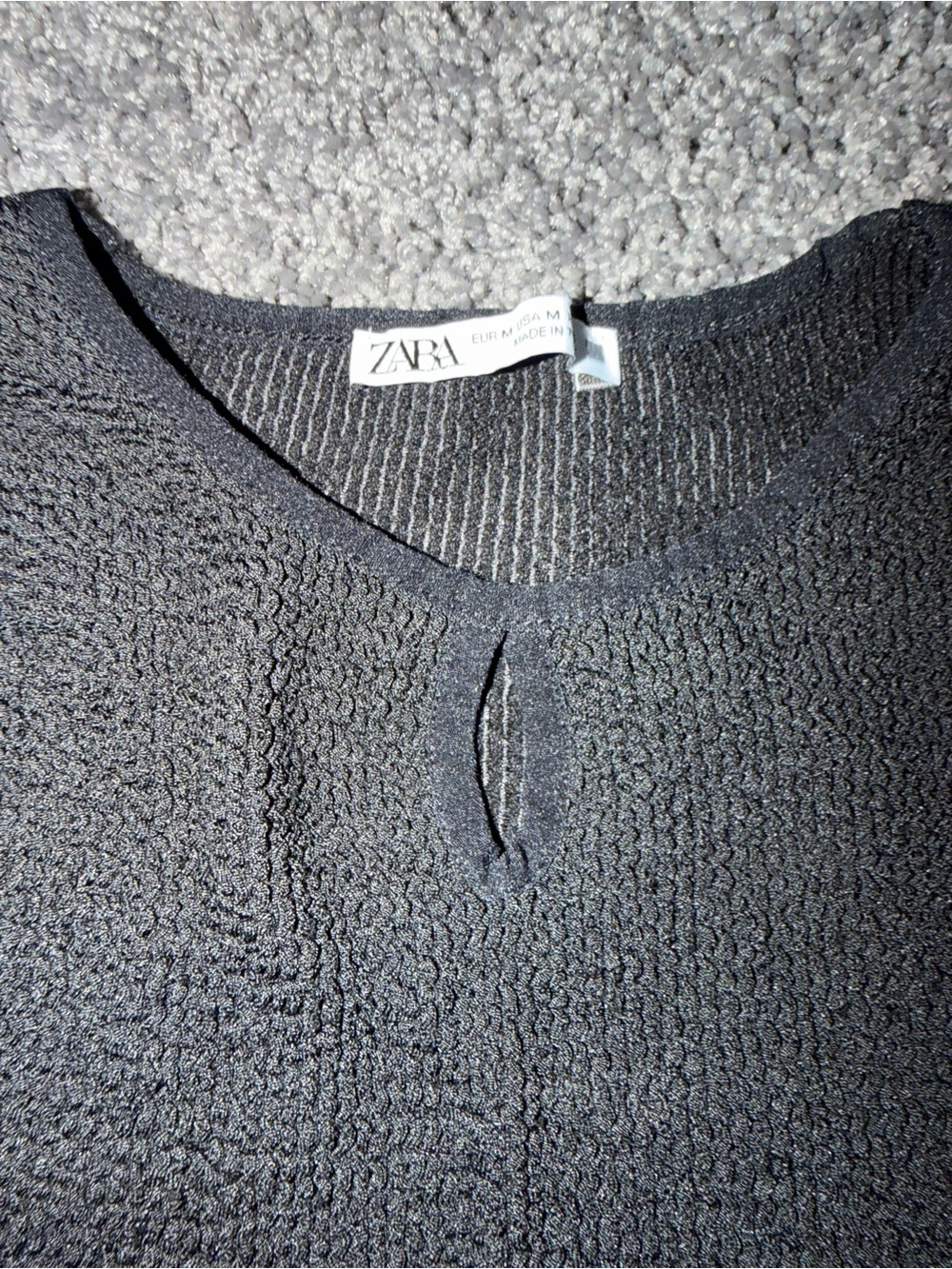 Zara Textured Black Short Sleeve Blouse Keyhole Neck Top Size M NWOT - Picture 4 of 10